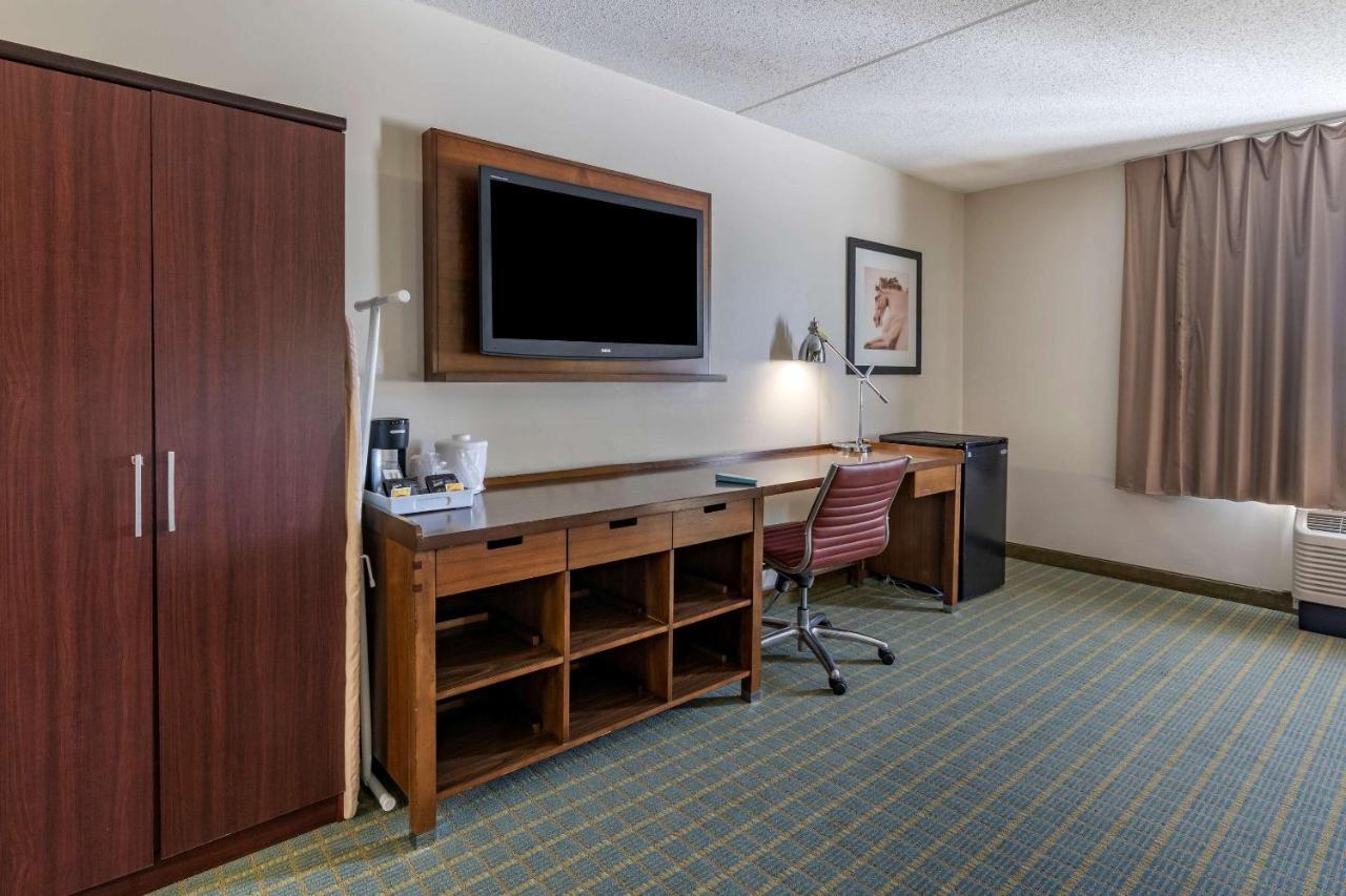 Quality Inn Lexington -Horse Park Exteriör bild