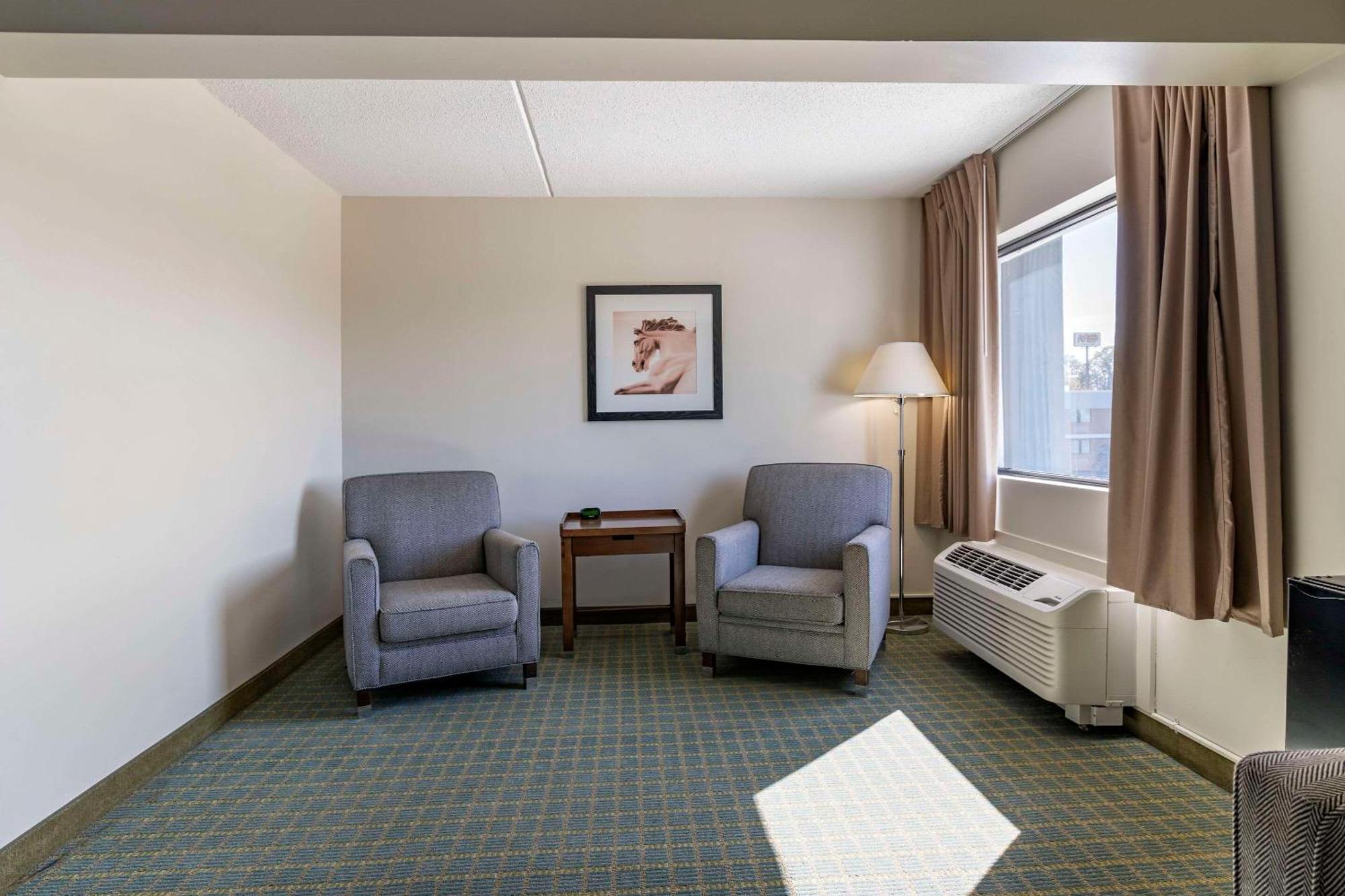 Quality Inn Lexington -Horse Park Exteriör bild