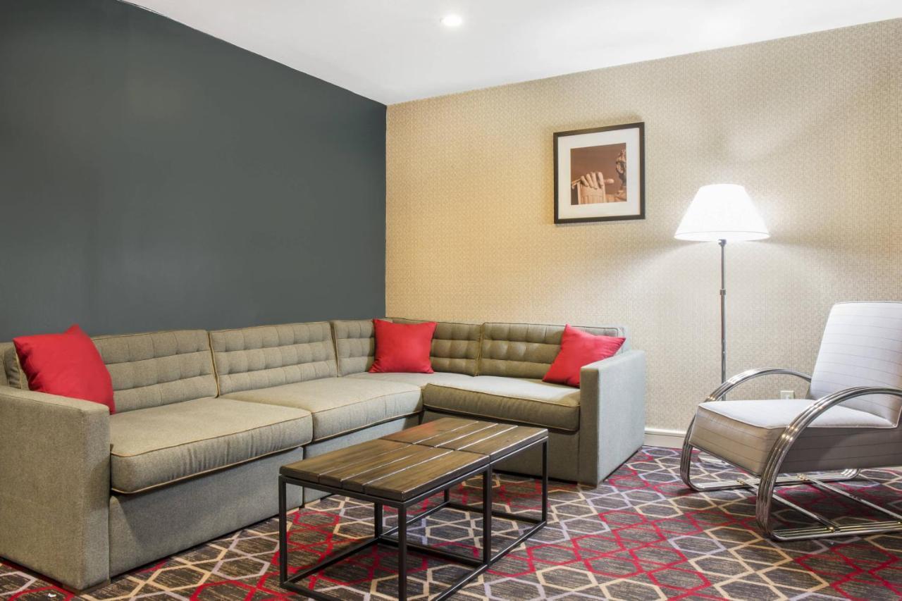 Quality Inn Lexington -Horse Park Exteriör bild